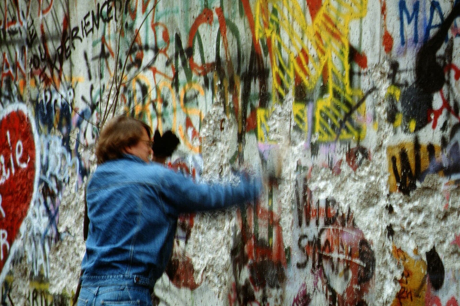 People beside the graffiti-covered Berlin Wall in 1989.